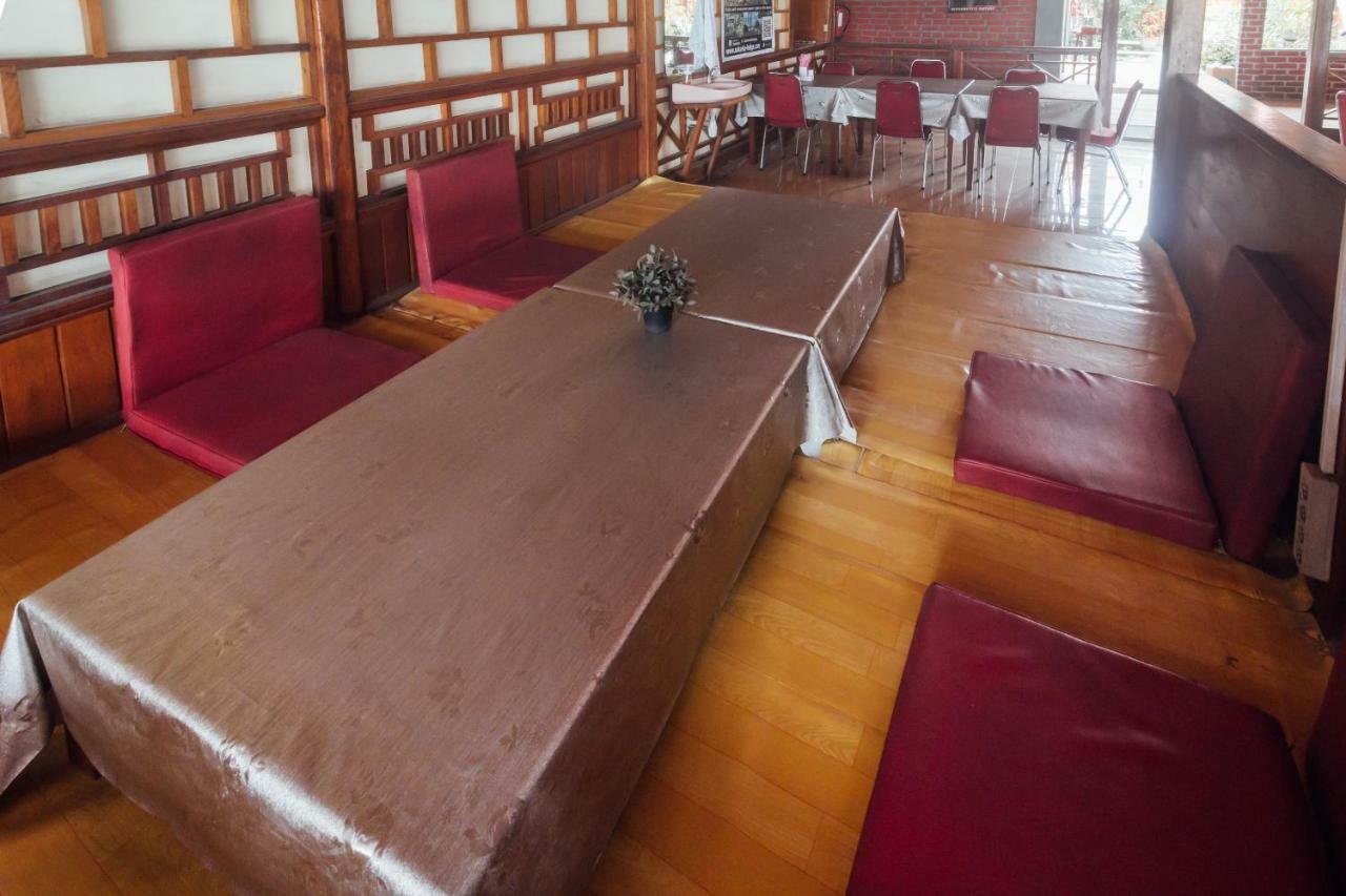 Vaccinated Staff - Oyo 1300 Crecia Guest House Hatu Екстериор снимка