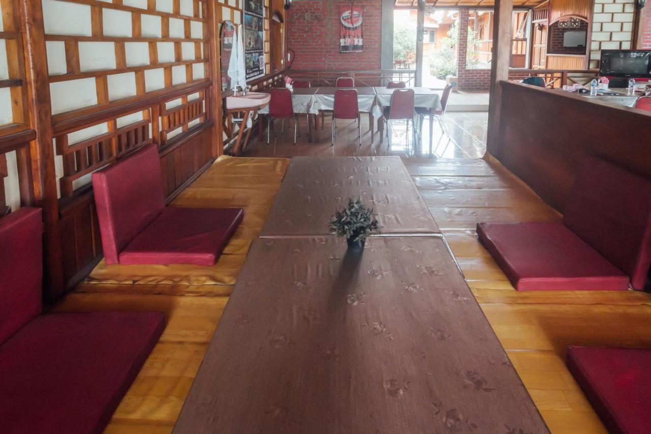 Vaccinated Staff - Oyo 1300 Crecia Guest House Hatu Екстериор снимка