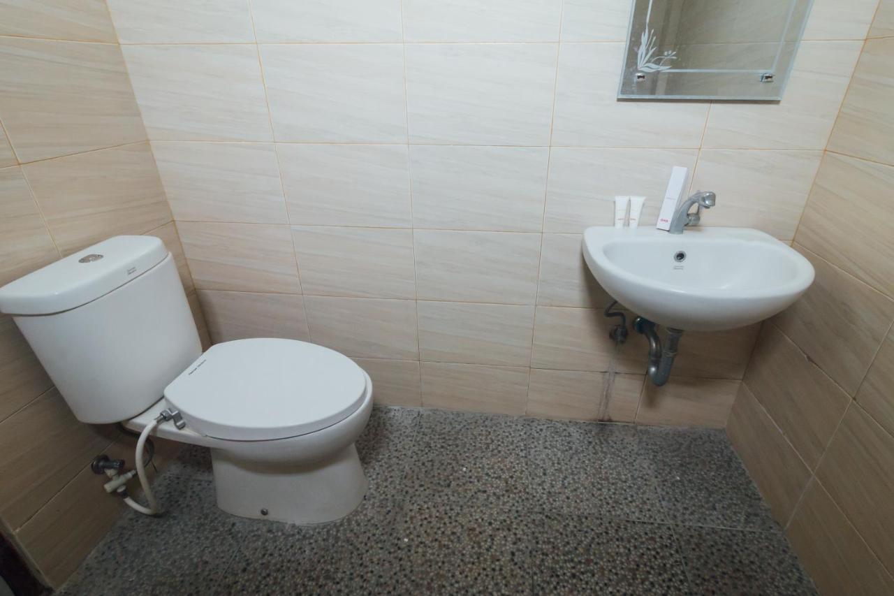 Vaccinated Staff - Oyo 1300 Crecia Guest House Hatu Екстериор снимка
