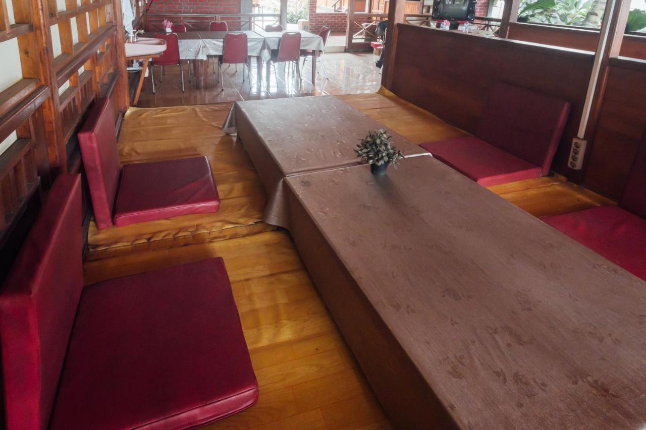 Vaccinated Staff - Oyo 1300 Crecia Guest House Hatu Екстериор снимка