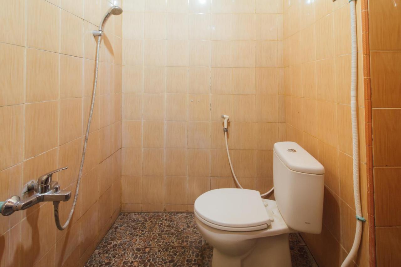 Vaccinated Staff - Oyo 1300 Crecia Guest House Hatu Екстериор снимка