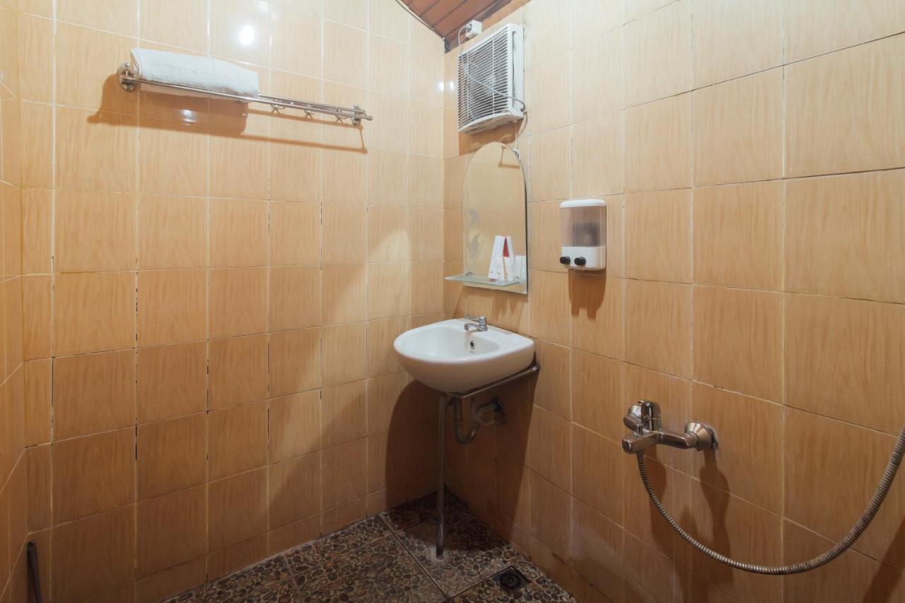 Vaccinated Staff - Oyo 1300 Crecia Guest House Hatu Екстериор снимка